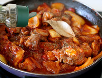 牛肉怎么炖好吃又烂 正宗法式红酒炖牛肉做法