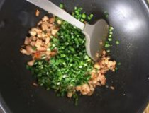 水晶包怎么做 教你做简单好吃的韭菜鸡蛋水晶包