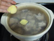 淮山排骨的做法 莲藕淮山排骨汤做法介绍