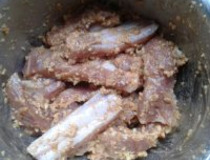 家庭版蒜香排骨的做法 蒜香排骨简单做法介绍