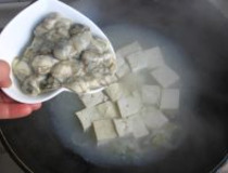 海蛎子炖豆腐做法 海蛎子炖豆腐简单做法介绍