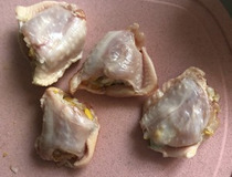 宝宝1岁吃鸡中翅怎么烧 无骨鸡翅包菜饭最适合宝宝吃