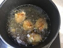 宝宝1岁吃鸡中翅怎么烧 无骨鸡翅包菜饭最适合宝宝吃