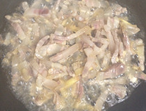 咸肉炒年糕的做法 家乡味道特色小炒香气扑鼻
